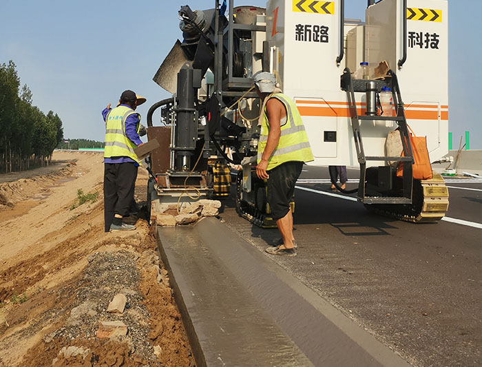 Construction of Hebei Hengshui Shoulder Slipform NC1300 Slipform paver