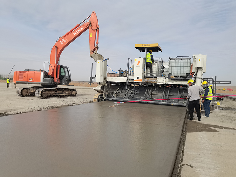 NC2100 concrete slipform paver slipform construction of 5m wide pavement in Inner Mongolia